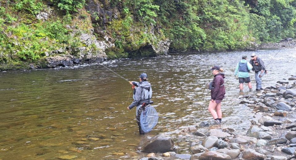 Blog women fishing 5 1024x768