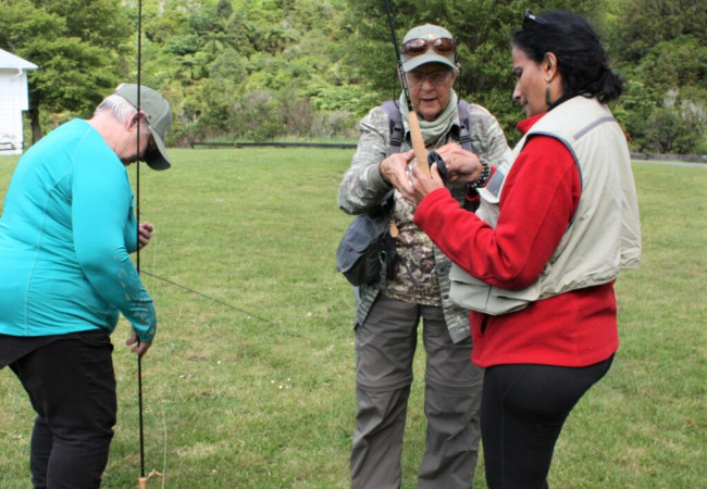 Blog women fishing 6 1024x899