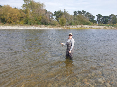 Fran has taken the plunge and isthoroughly enjoying learning how to fish on the Otaki River.