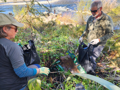 Club members Shona Kelly and Don Clementson on a Motueka River clean up day 2024