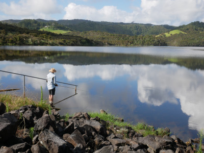 Angler at Wilsons Dam 2 Jan 2024