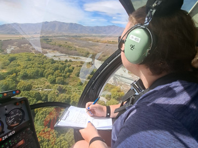 RLcsiMar24 1 Nikki Dellaway counts sockeye from helicopter Ahuriri River 