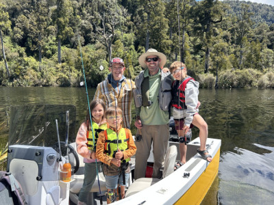 Todd Kennick and the Bax family enjoying the great lake fishng on offer v2 FocusFillWyIwLjAwIiwiMC4wMCIsODUwLDU2MF0.