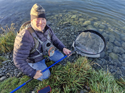 WFR2425 148 James Druell from Texas uses an extendable large net to safely release an 8lbs rainbow trout. Credit J Van Beers.
