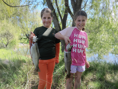 WFR2526.25 Harper and Molly Bailey, aged 10, successfully participating in the ITM Waimate Fishing Comp header