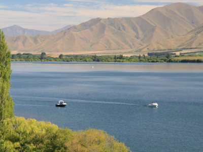 WFRHE1 Lake Benmore is kiwi classic summertime fishing destination Photo by Rhys Adams