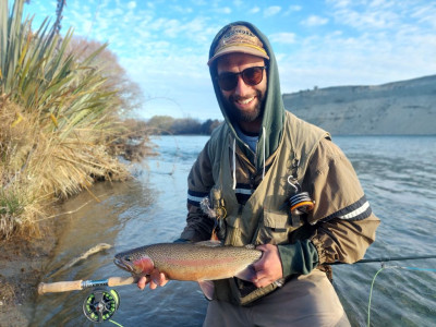 Hemi Mildon Swinging up a nice Rainbow on the Clutha