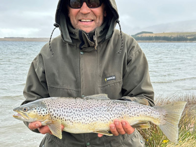 WFR2324.48 Brett Wilson at an Ashburton lake braving the weather smoked up to feed 6 people