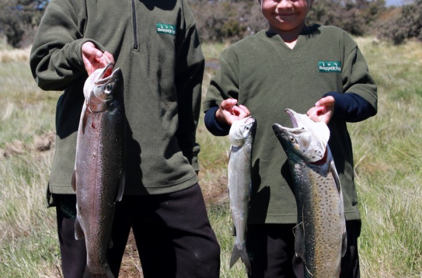Family fishing day at Lake Lyndon