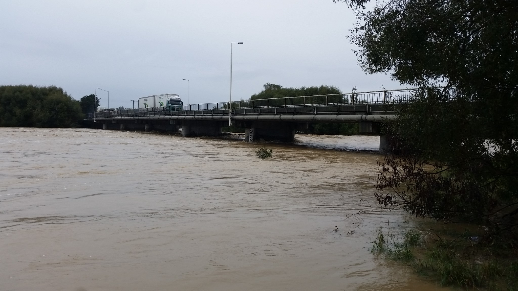 CSI RLcsiFEB1 The flooded Temuka River flows at about 530 cumecs at SH1on February 21