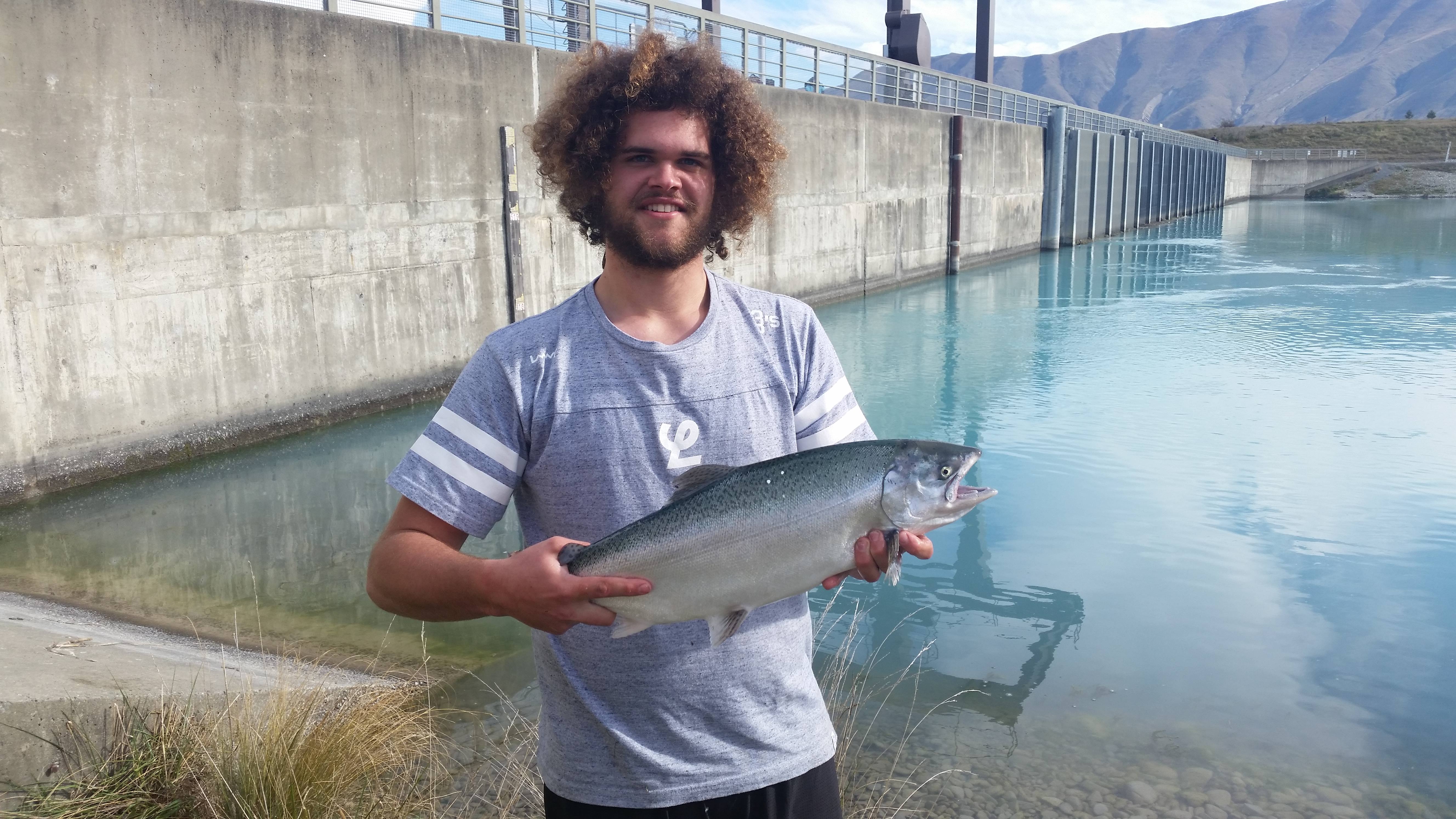 RLjan19CSI4 Kayne Meikle and his salmon from Ohau A Powerstation intake Credit R Adams
