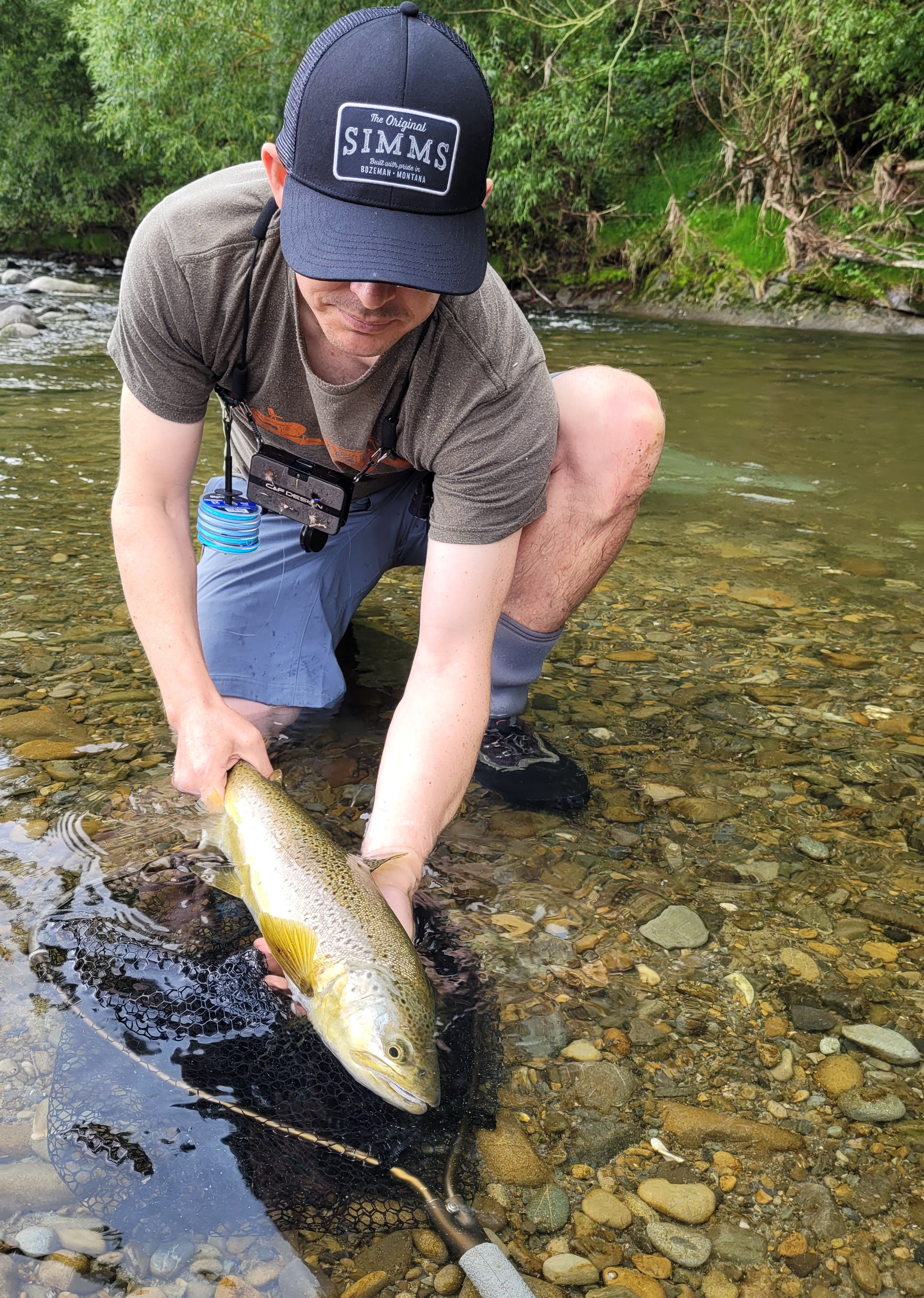 RLcsiJAN2 laying your fish in the water makes for a nice photo and means you dont have to remove the fish from the water a great option for summertime catch and release photo R Adams