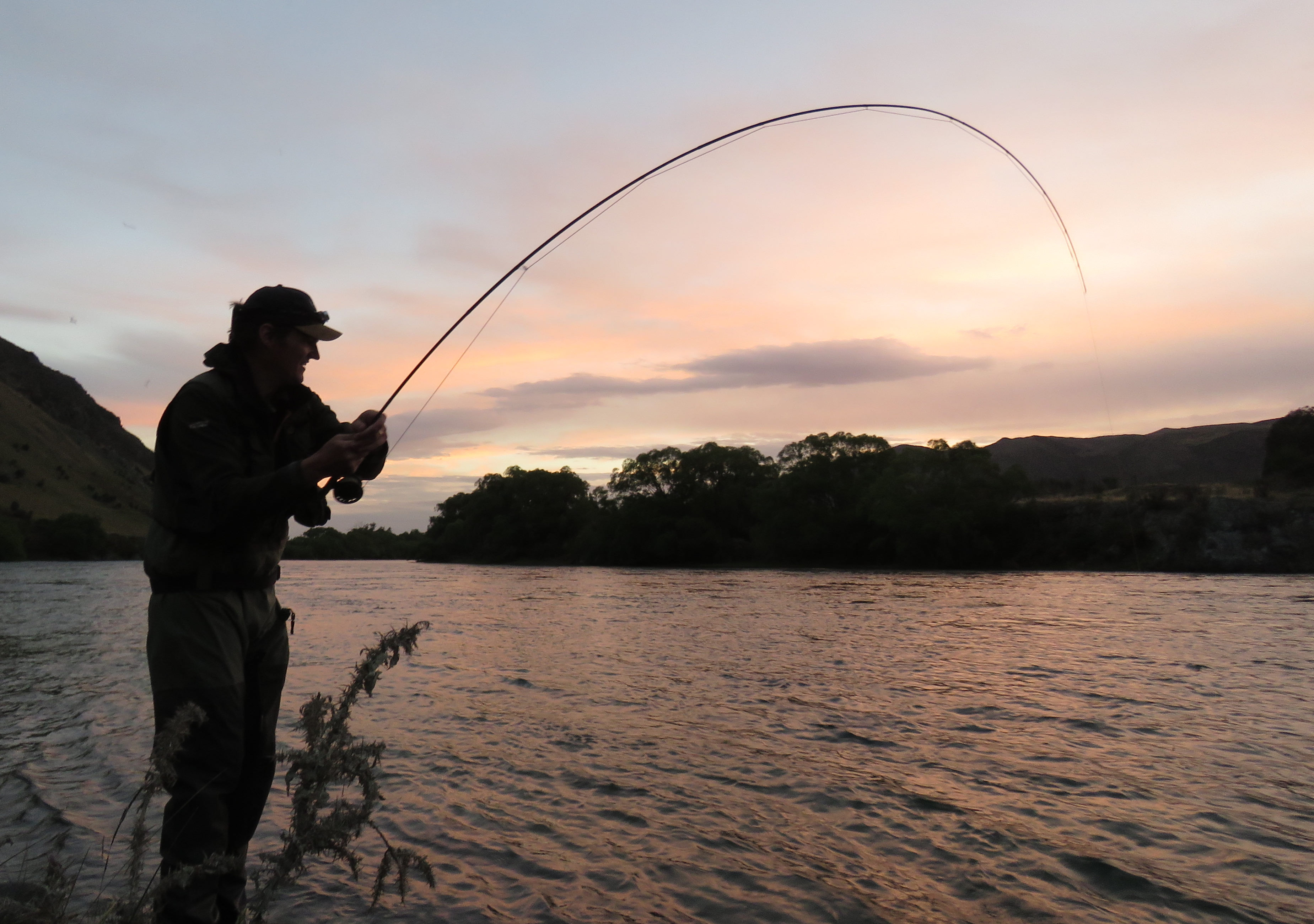 RLcsiNOV3 hooked up right on dusk on the Waitaki River photo by Rhys Adams