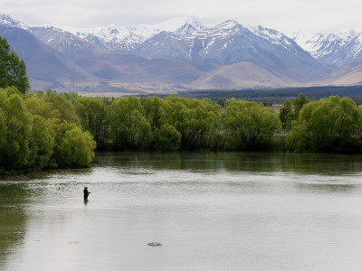 RLCSI3 Lake Poaka is a scenic spot to fly fish on high country opening Credit R Adams
