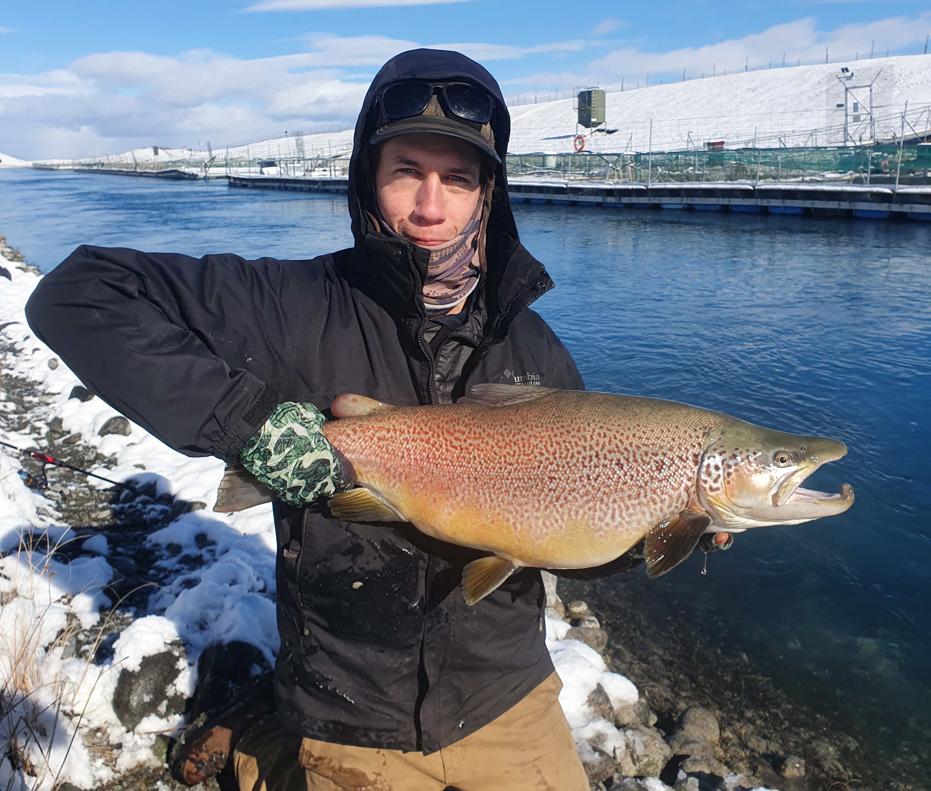 RL SEPT CSI 3 Graham Johnson displays his 18 lb tagged brown credit Ben Booth