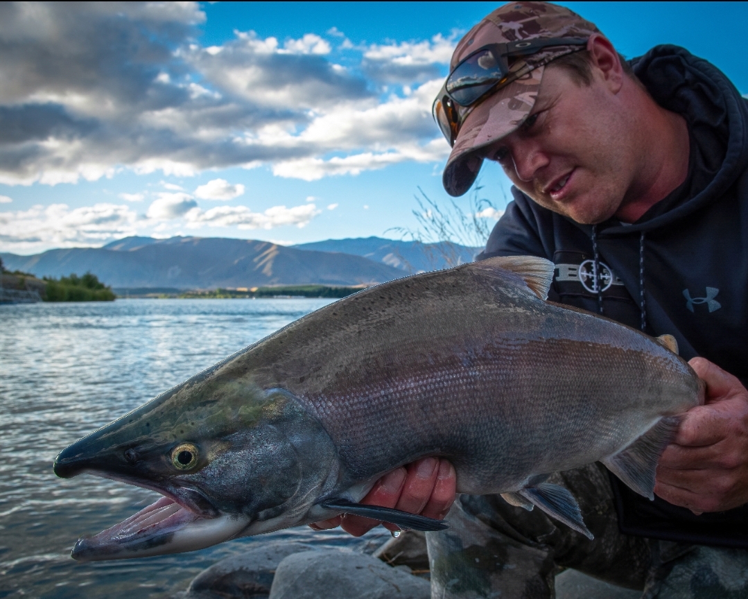 WFR2021.44 Nicor Sutherland displays what is possibly the biggest ever sockeye salmon caught in NZ credit Chris Firkin