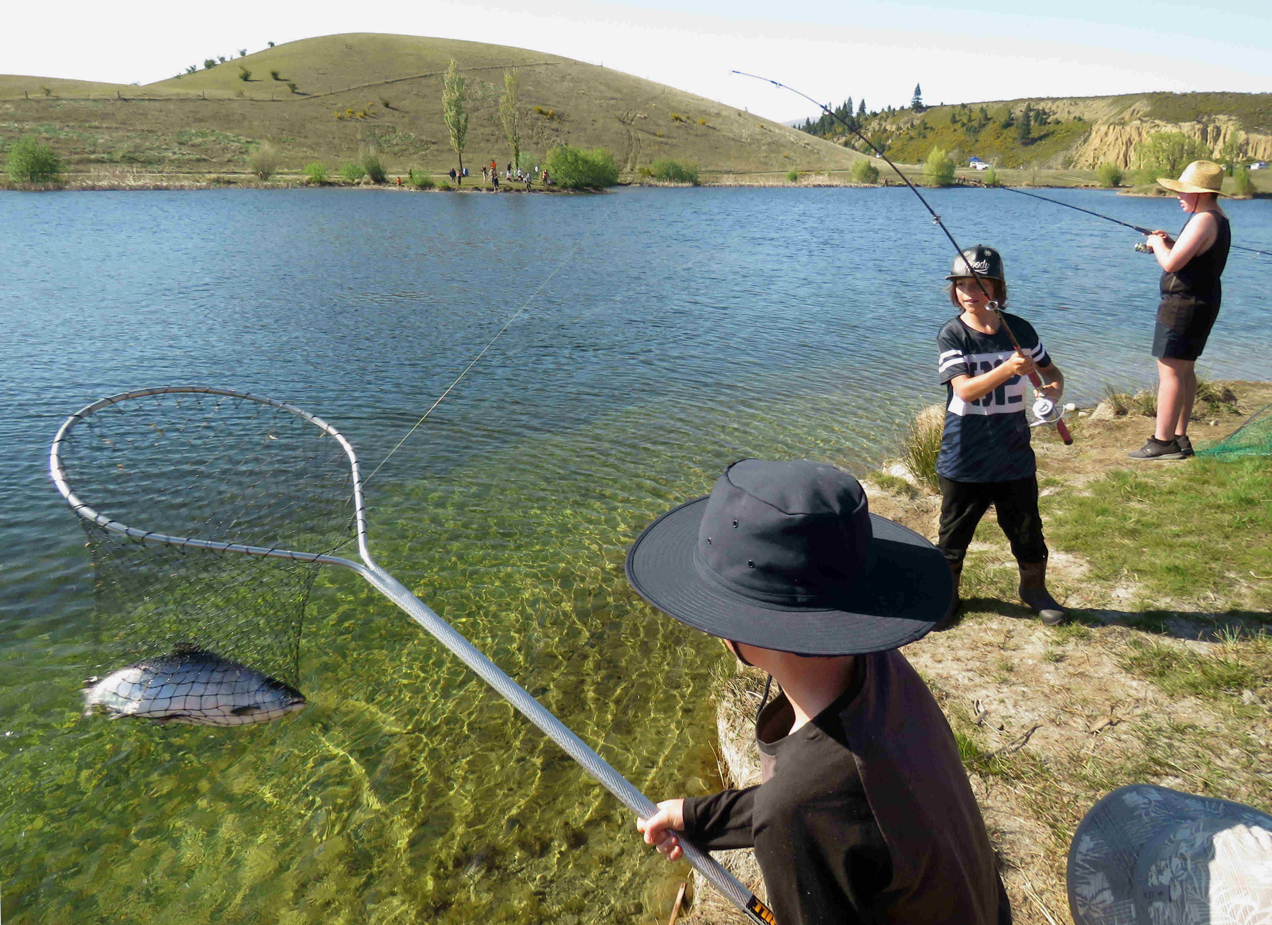WFR1920.16 Xavier Smith nets a salmon for Sonny Ennis credit R Adams