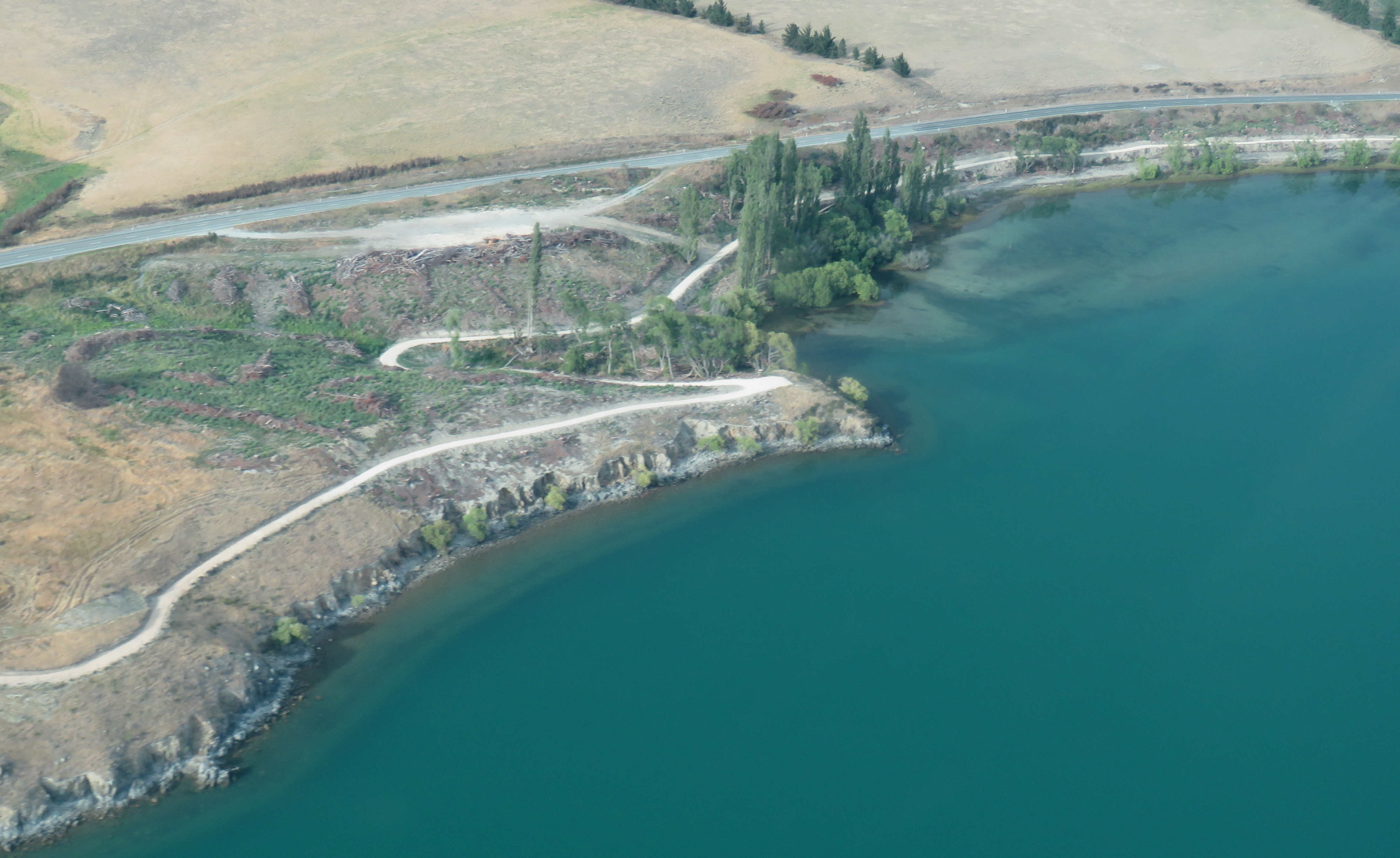 WFR1920.49 The Alps to Ocean cycle trail on the shores of Lake Waitaki credit R Adams